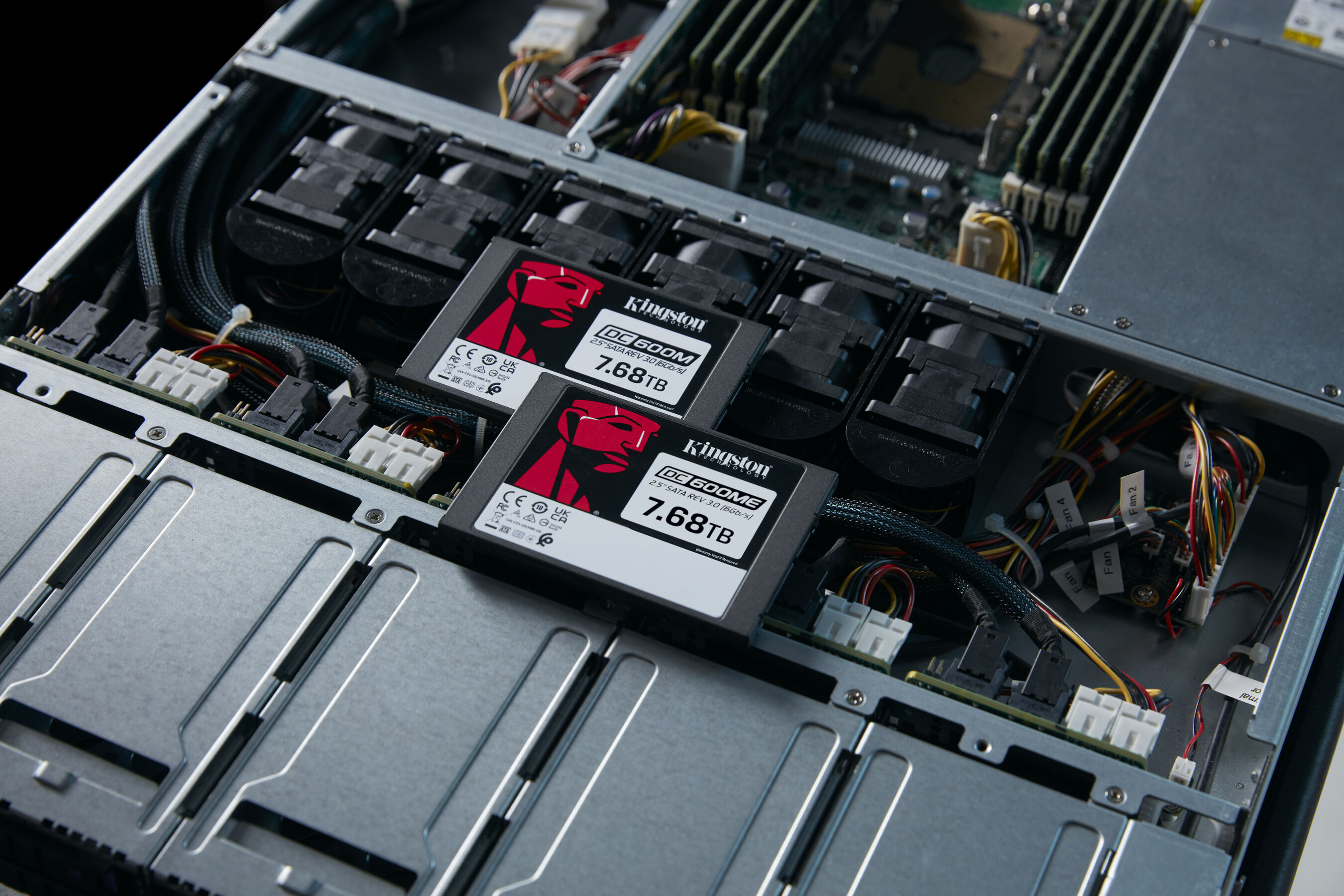 SSD Kingston DC600ME 7,68 TB Sata 3.0 2,5" Enterprise SEDC600ME/7680G verschlüsselt SSD Kingston DC600ME 7,68 TB Sata 3.0 2,5" Enterprise SEDC600ME/7680G verschlüsselt